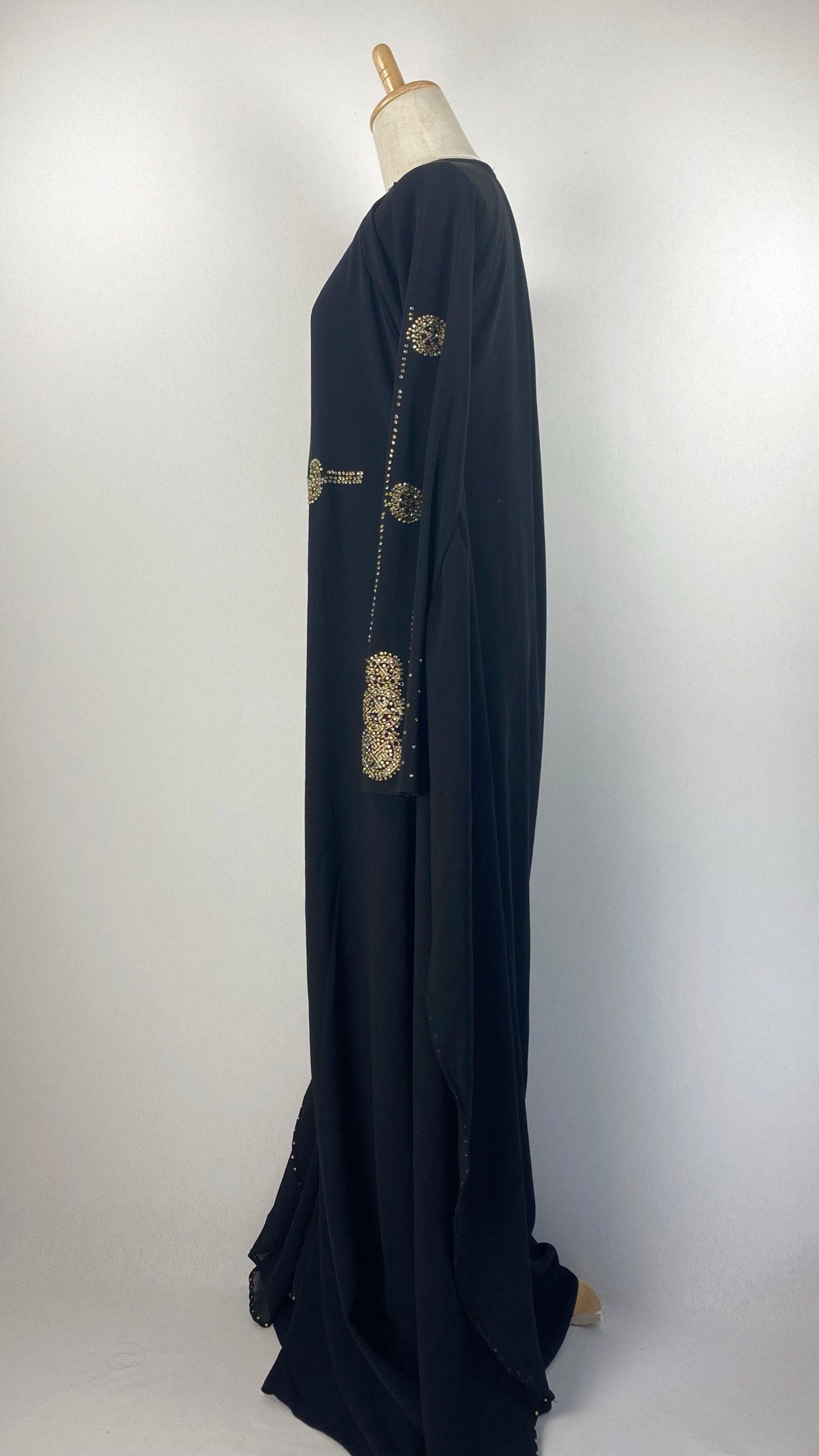 Long Sleeve Batwing Closed Abaya, Black and Gold