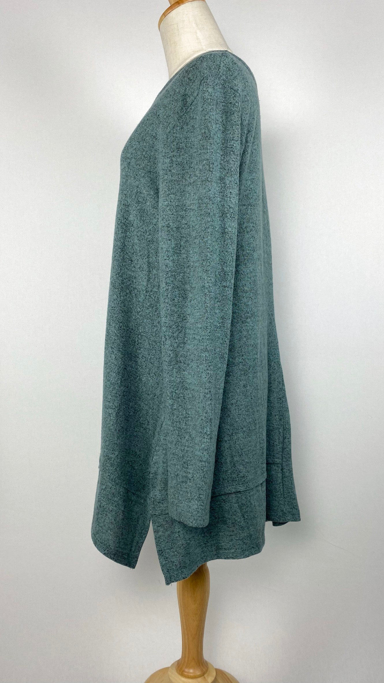Long Sleeve Hip Length Knit Top, Green